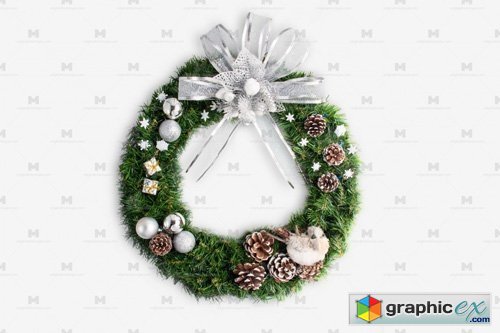 Christmas Wreath Isolate 02