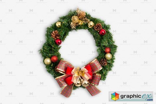 Christmas Wreath Isolate 01